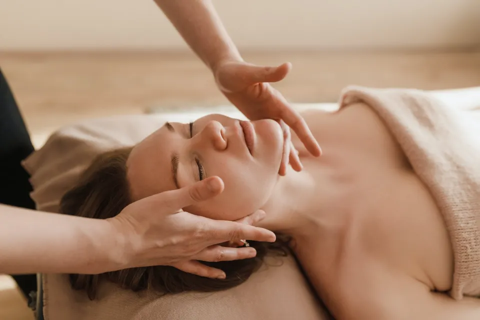 12 Amazing Benefits of Swedish Massage - How Often Should You Do it?